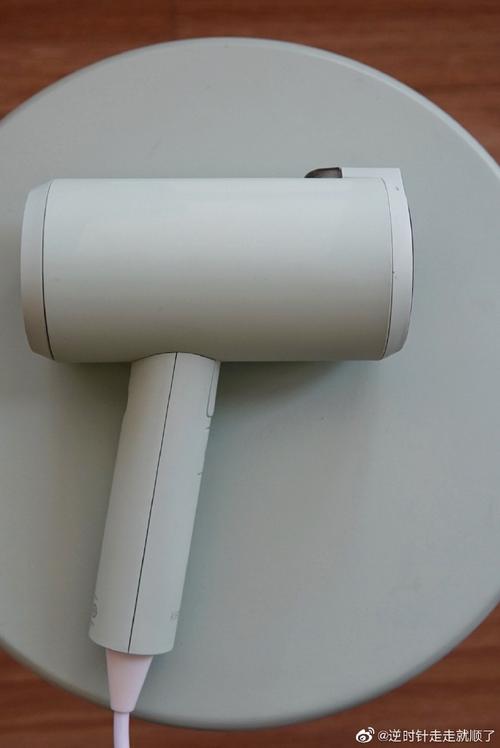 煥新生活每一褶 家用掛燙機，讓精致觸手可及